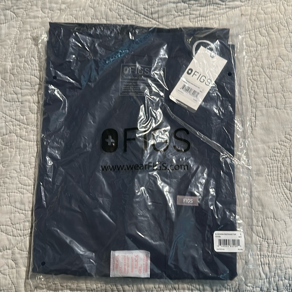 Women’s Figs navy blue scrub top size large